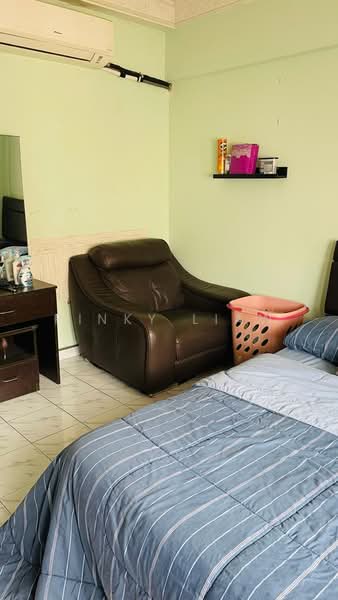 Apartment for Rent at Pangsapuri Suria Subang - Pinky Liaw - Bedroom - PropertyGuru.com.my
