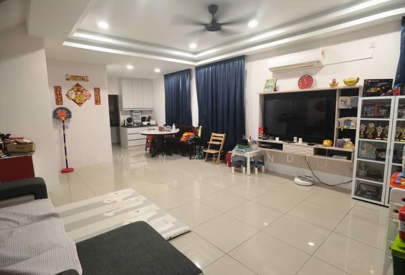 Rumah Kluster untuk Dijual di Bandar Saujana Putra (Tanjong Duabelas) - Irwan Affandi - Living Room - PropertyGuru.com.my