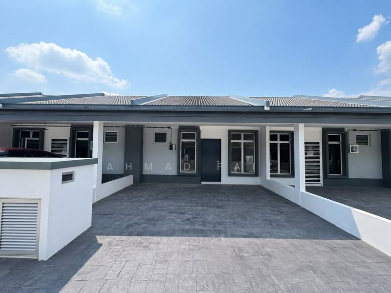 Rumah Teres 1-Tingkat untuk Disewa di Dengkil (Selangor) - Ahmad Faiz - Exterior - PropertyGuru.com.my
