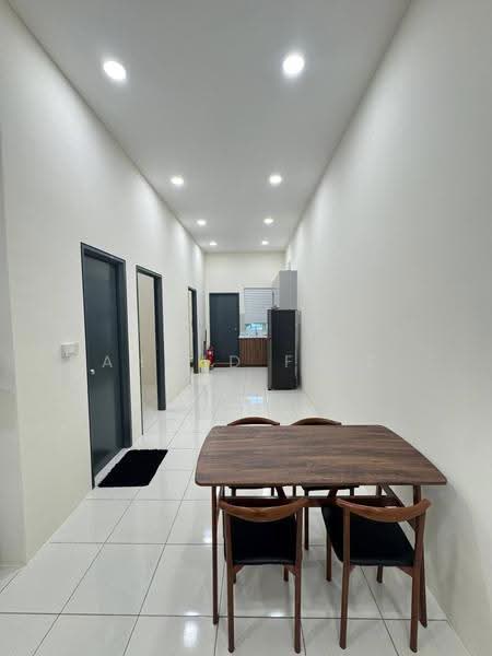 Rumah Teres 1-Tingkat untuk Disewa di Dengkil (Selangor) - Ahmad Faiz - Corridor - PropertyGuru.com.my