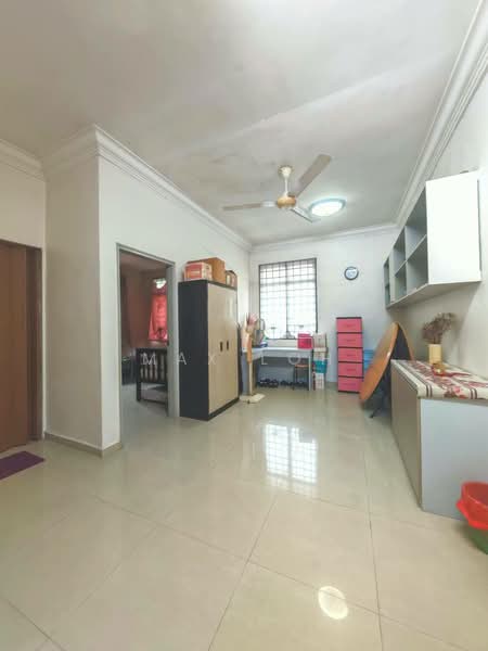 Rumah Berkembar untuk Dijual di Taman Bukit Kempas (Tampoi) - Max Loh - Living Room - PropertyGuru.com.my