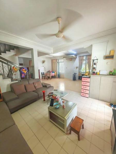Rumah Berkembar untuk Dijual di Taman Bukit Kempas (Tampoi) - Max Loh - Living Room - PropertyGuru.com.my