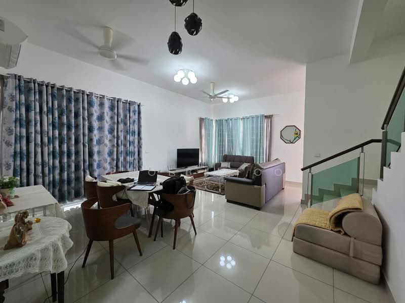 Cluster House for Sale in Taman Seri Austin (Tebrau) - Phoebe Foo - Living Room - PropertyGuru.com.my
