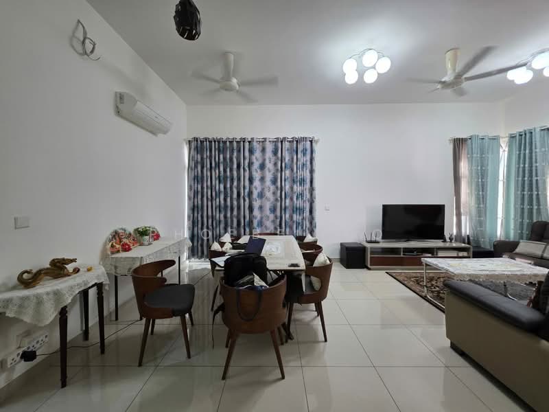 Cluster House for Sale in Taman Seri Austin (Tebrau) - Phoebe Foo - Living Room - PropertyGuru.com.my