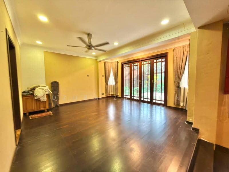 Bungalow House untuk Dijual di Seksyen 11 (Shah Alam) - Adzura Zamedin - Living Room - PropertyGuru.com.my