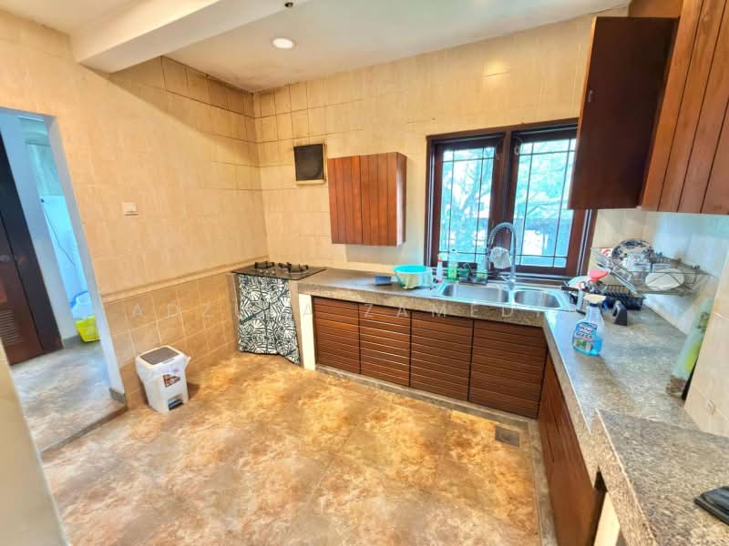 Bungalow House untuk Dijual di Seksyen 11 (Shah Alam) - Adzura Zamedin - Kitchen - PropertyGuru.com.my