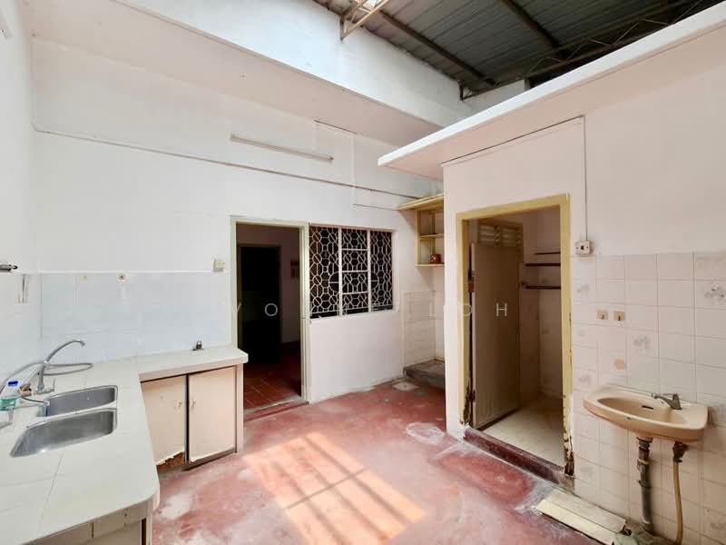 2-storey Terraced House for Sale in George Town (Penang) - Yvonne Loh - Kitchen - PropertyGuru.com.my