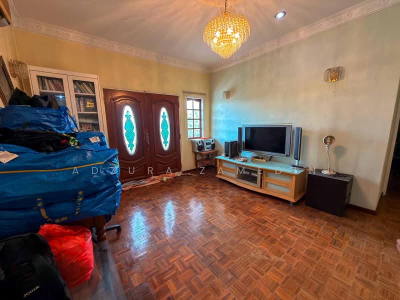 Bungalow House untuk Dijual di Kayangan Heights (Shah Alam) - Adzura Zamedin - Living Room - PropertyGuru.com.my