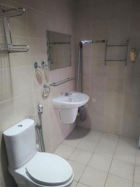 Service Residence for Sale at Pangsapuri Tanah Emas (Golden Sands) - Johnson Chong - Bathroom - PropertyGuru.com.my