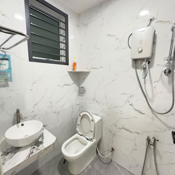 1.5-storey Terraced House for Sale in Taman Perling (Perling) - Jeff Ang - Bathroom - PropertyGuru.com.my