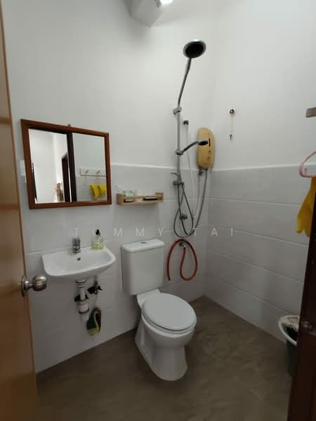 Rumah Teres 2-Tingkat untuk Dijual di Taman Setia Indah (Tebrau) - Tommy Tai - Bathroom - PropertyGuru.com.my