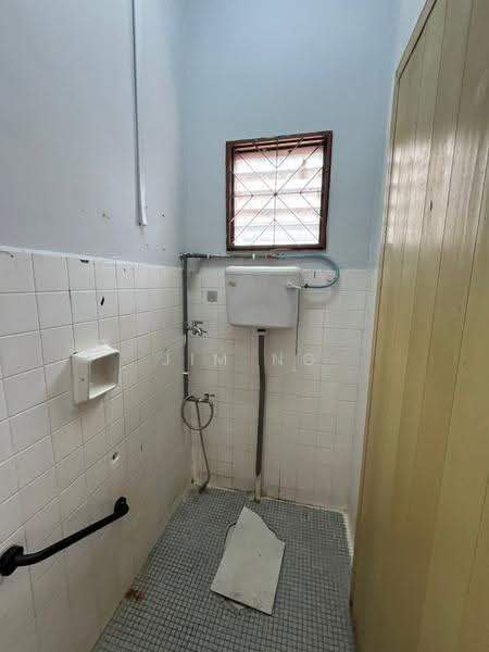 Rumah Teres 2-Tingkat untuk Dijual di Taman Johor Jaya (Johor Bahru) - Jim Ng - Bathroom - PropertyGuru.com.my