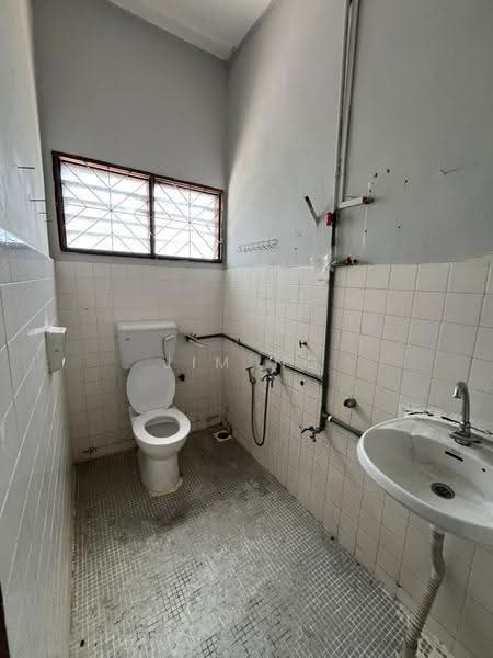 Rumah Teres 2-Tingkat untuk Dijual di Taman Johor Jaya (Johor Bahru) - Jim Ng - Bathroom - PropertyGuru.com.my