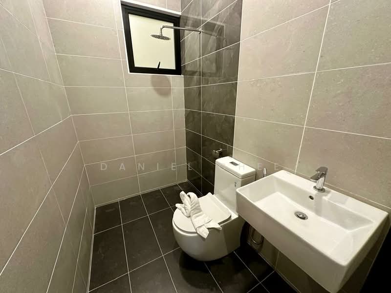 Kediaman Servis untuk Dijual di Loft 26 - Daniel Chee - Bathroom - PropertyGuru.com.my