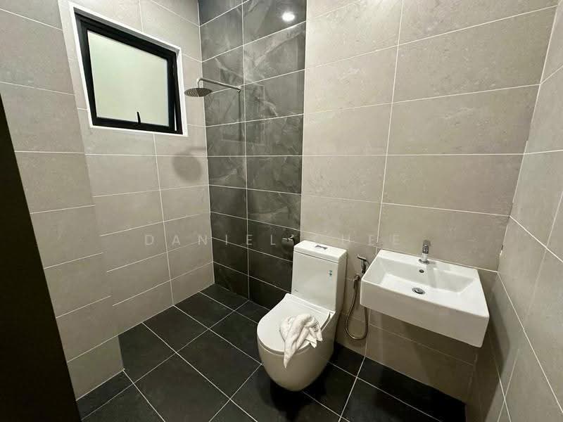 Kediaman Servis untuk Dijual di Loft 26 - Daniel Chee - Bathroom - PropertyGuru.com.my