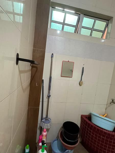 Rumah Teres 1-Tingkat untuk Dijual di Taman Ungku Tun Aminah (Skudai) - Lui Lui - Bathroom - PropertyGuru.com.my