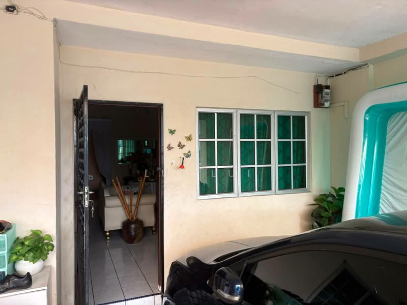 Rumah Teres 1-Tingkat untuk Dijual di Taman Ungku Tun Aminah (Skudai) - Lui Lui - Entrance - PropertyGuru.com.my