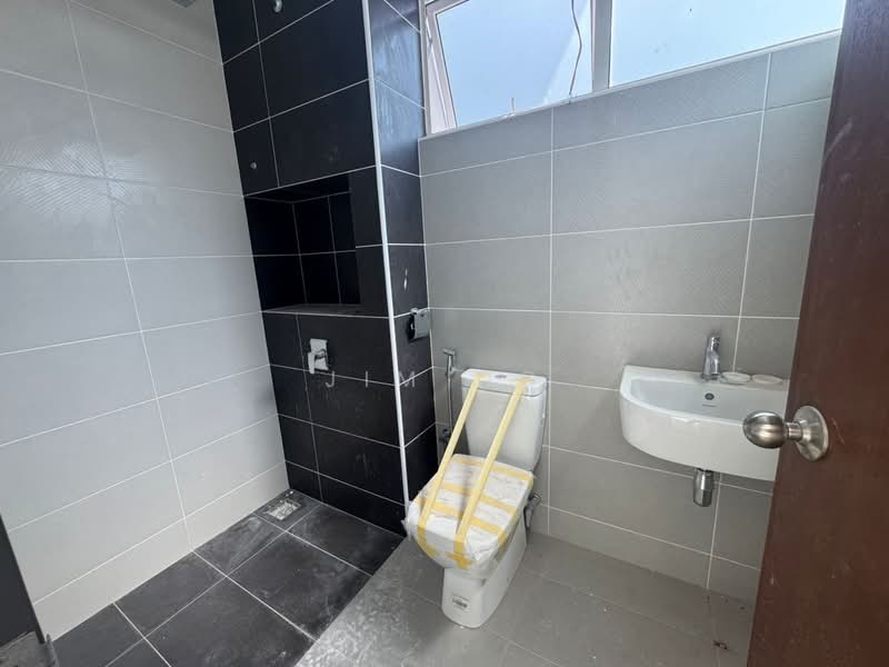Semi-Detached House for Sale in Johor Bahru (Johor) - Jim Ng - Bathroom - PropertyGuru.com.my