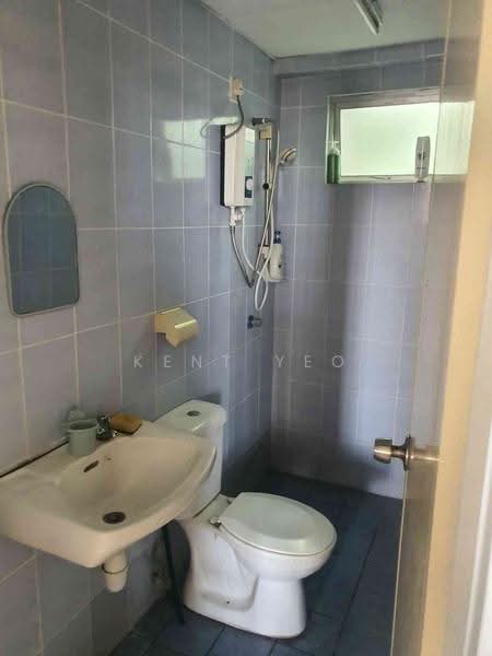 Kediaman Servis untuk Dijual di D'Alamanda - Kent Yeo - Bathroom - PropertyGuru.com.my