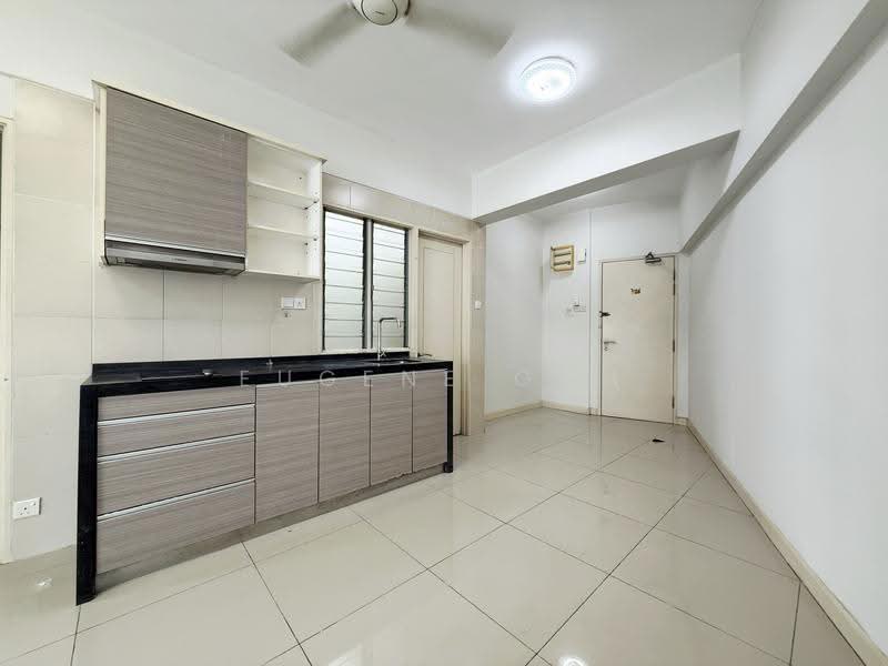 Service Residence for Sale at Tiara Mutiara / The Crown - Eugene Goh - Kitchen - PropertyGuru.com.my