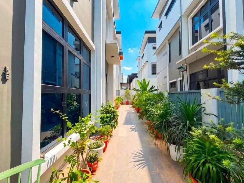 Rumah Berkembar untuk Dijual di Taman Nusa Sentral (Iskandar Puteri (Nusajaya)) - Crystal Tan - Exterior - PropertyGuru.com.my