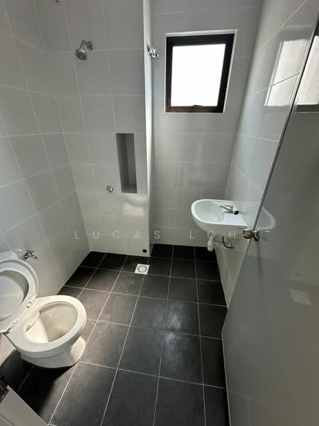 Townhouse for Sale in Eco Grandeur (Puncak Alam) - Lucas Loh - Bathroom - PropertyGuru.com.my