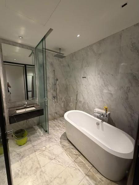 Service Residence for Rent at Banyan Tree Signatures - Jonathan Yeoh - Bathroom - PropertyGuru.com.my