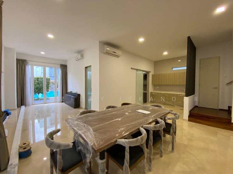Banglo Lot Kosong untuk Dijual di Lakefront Villa (Cyberjaya) - Shaziery Iskandar - Dining Room - PropertyGuru.com.my