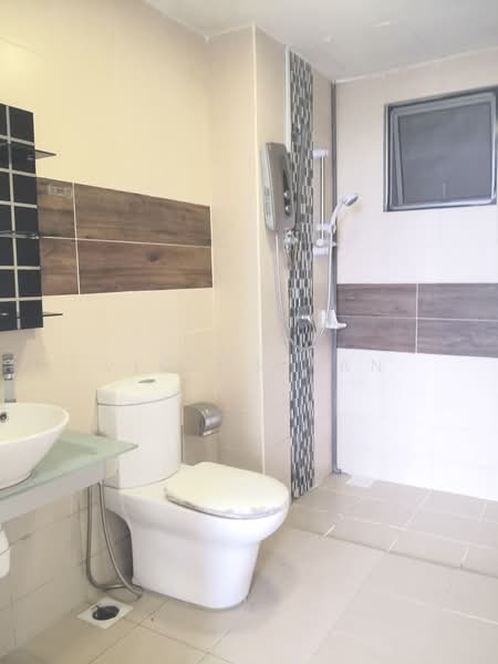 Kediaman Servis untuk Disewa di Greenfield Regency - Victor Tan - Bathroom - PropertyGuru.com.my