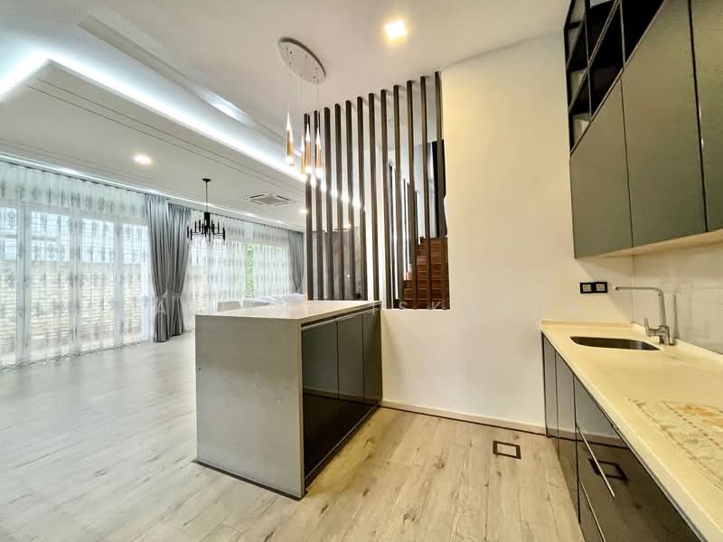 Banglo Lot Kosong untuk Dijual di Lakefront Villa (Cyberjaya) - Shaziery Iskandar - Living Room - PropertyGuru.com.my