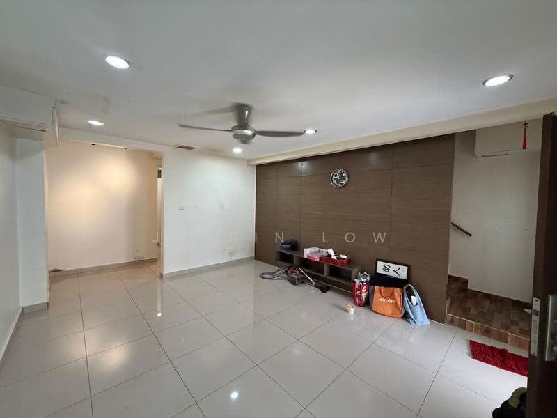 Rumah Teres 2-Tingkat untuk Dijual di Taman Wawasan (Puchong) - Junbin Low - Living Room - PropertyGuru.com.my
