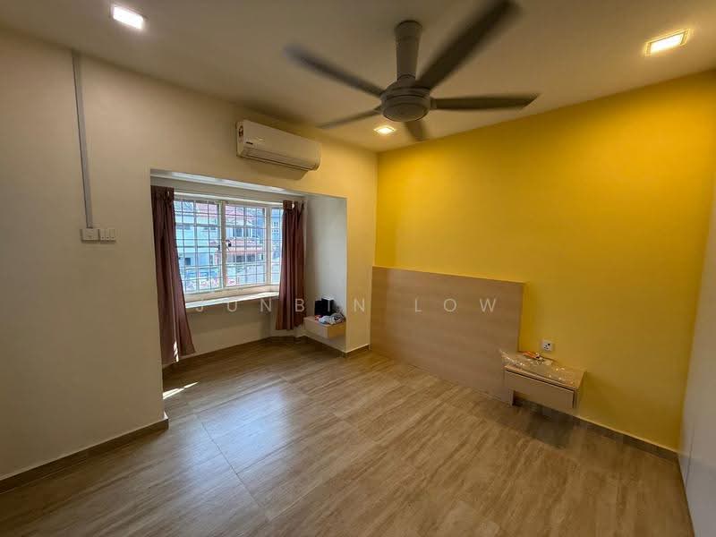 Rumah Teres 2-Tingkat untuk Dijual di Taman Wawasan (Puchong) - Junbin Low - Bedroom - PropertyGuru.com.my