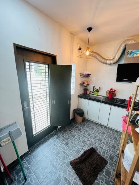2.5-storey Terraced House for Sale in Bandar Baru Bangi (Selangor) - Wan Hilmi - Kitchen - PropertyGuru.com.my