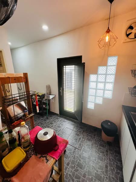 2.5-storey Terraced House for Sale in Bandar Baru Bangi (Selangor) - Wan Hilmi - Kitchen - PropertyGuru.com.my