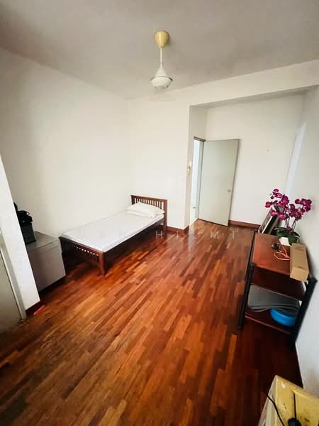 2.5-storey Terraced House for Sale in Bandar Baru Bangi (Selangor) - Wan Hilmi - Bedroom - PropertyGuru.com.my