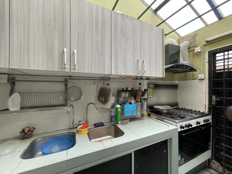 2-storey Terraced House for Sale in Usj 9 (Subang Jaya) - Fatin Azemi - Kitchen - PropertyGuru.com.my