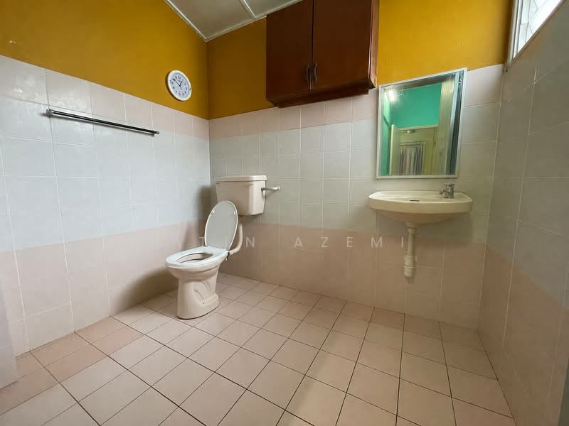 2-storey Terraced House for Sale in Usj 9 (Subang Jaya) - Fatin Azemi - Bathroom - PropertyGuru.com.my