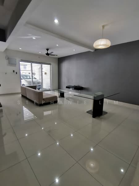 Rumah Teres untuk Dijual di Kemuning Utama (Shah Alam) - Stephanie Lim - Living Room - PropertyGuru.com.my