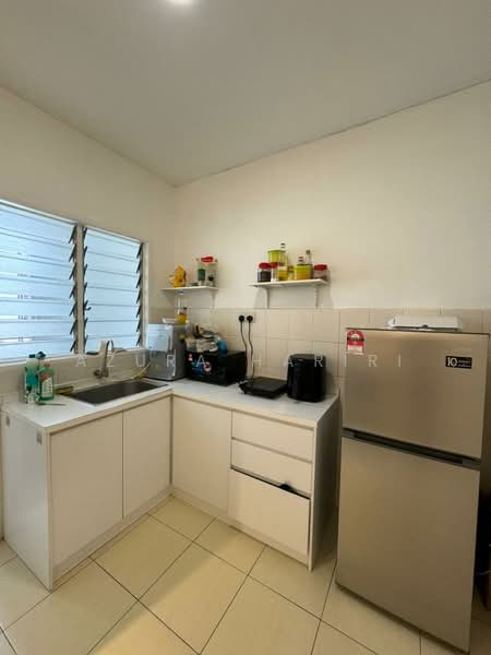 Kondominium untuk Disewa di Platinum Lake PV 12 - Azura Hariri - Kitchen - PropertyGuru.com.my