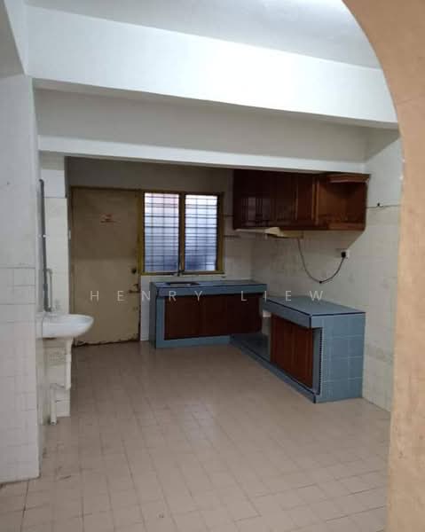 2-storey Terraced House for Sale in Putra Bestari (Subang Jaya) - Henry Liew - Kitchen - PropertyGuru.com.my