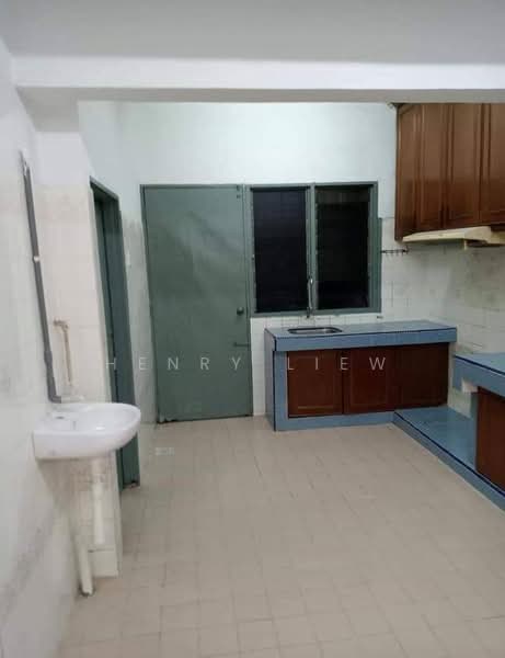 2-storey Terraced House for Sale in Putra Bestari (Subang Jaya) - Henry Liew - Kitchen - PropertyGuru.com.my