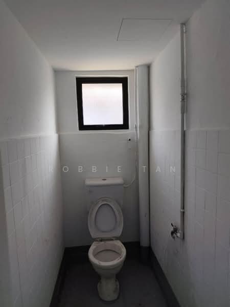Rumah Teres 1-Tingkat untuk Disewa di Taman Suria (Johor Bahru) - Robbie Tan - Bathroom - PropertyGuru.com.my