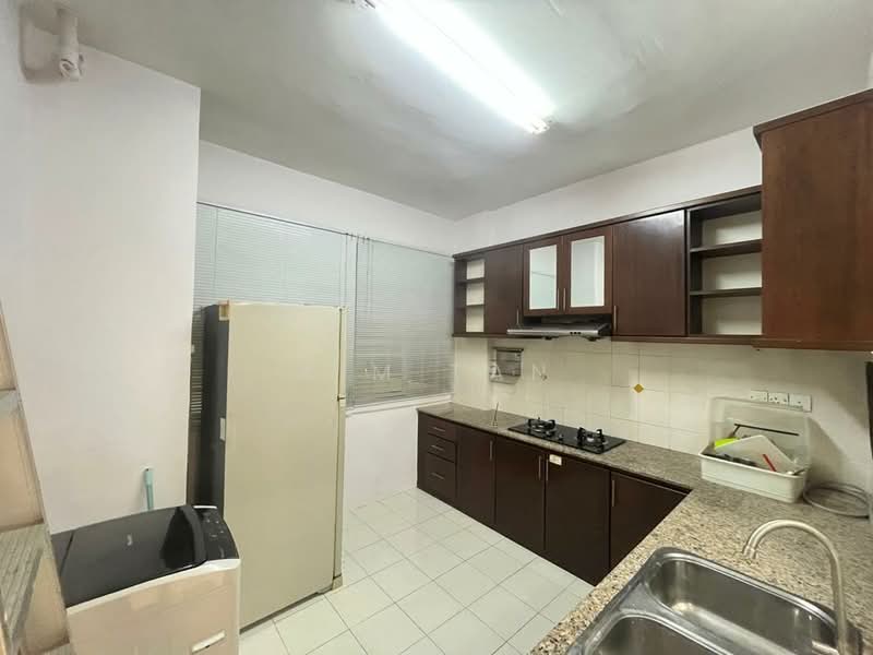 Condominium for Rent at Putra Place Condominium - Kim Tan - Kitchen - PropertyGuru.com.my