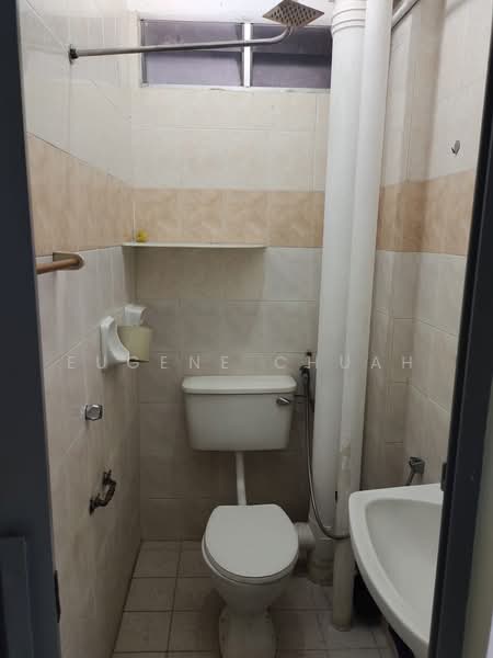 Pangsapuri untuk Dijual di Sinar Bukit Dumbar - Eugene Chuah - Bathroom - PropertyGuru.com.my