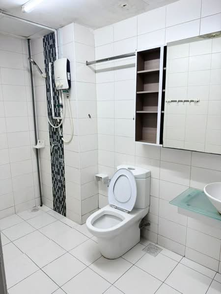Kediaman Servis untuk Dijual di Greenfield Regency - Zoey Lee - Bathroom - PropertyGuru.com.my
