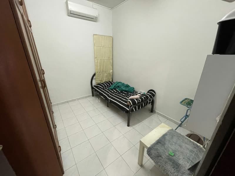Apartment for Sale at Pangsapuri Permai - Kent Yeo - Bedroom - PropertyGuru.com.my