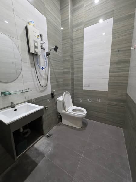 Rumah Teres untuk Disewa di Taman Mount Austin (Tebrau) - Nikko Soh - Bathroom - PropertyGuru.com.my