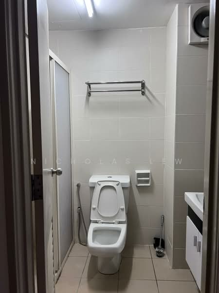 Kondominium untuk Dijual di Bayan Villa, Seri Kembangan - Nicholas Lew - Bathroom - PropertyGuru.com.my