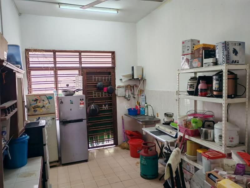 Rumah Teres 2-Tingkat untuk Dijual di Bandar Putra (Kulai) - Sam Chai - Kitchen - PropertyGuru.com.my