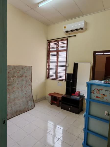 Rumah Teres 2-Tingkat untuk Dijual di Bandar Putra (Kulai) - Sam Chai - Bedroom - PropertyGuru.com.my